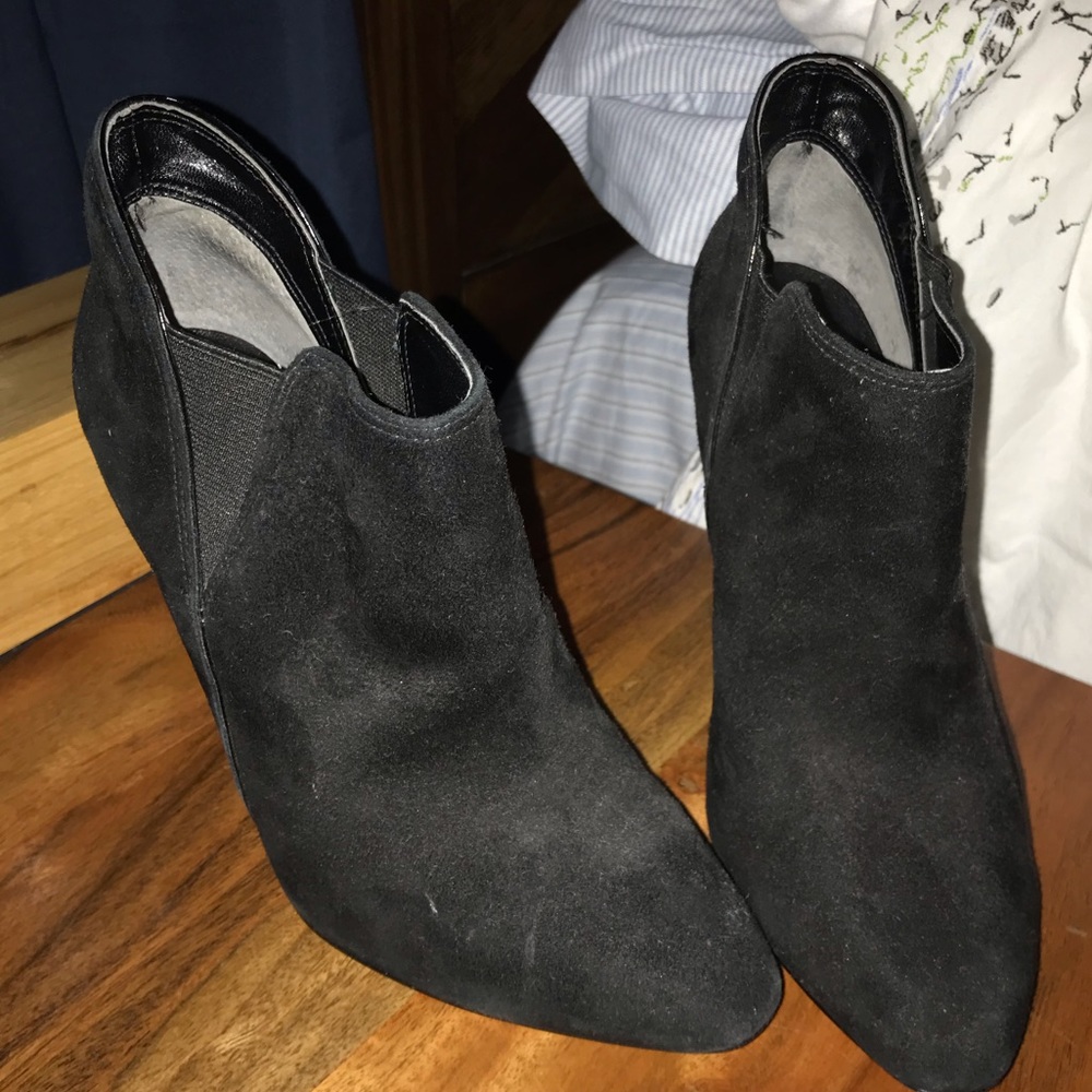Black Suede Ankle Boots- EUC ❤️